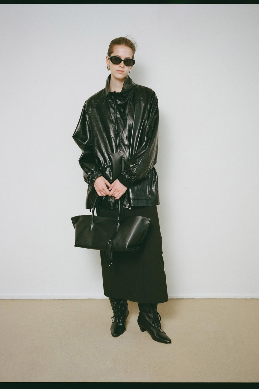 Minimalist Carryall Tote Bag - Black