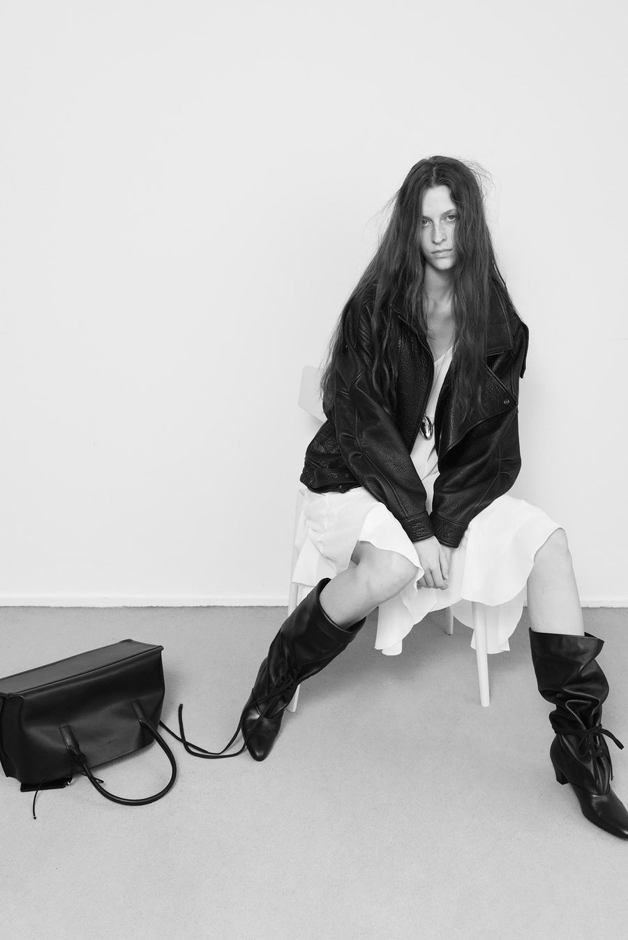 Minimalist Carryall Tote Bag - Black