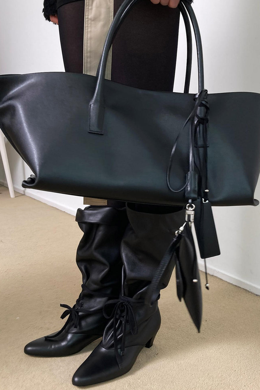 Minimalist Carryall Tote Bag - Black