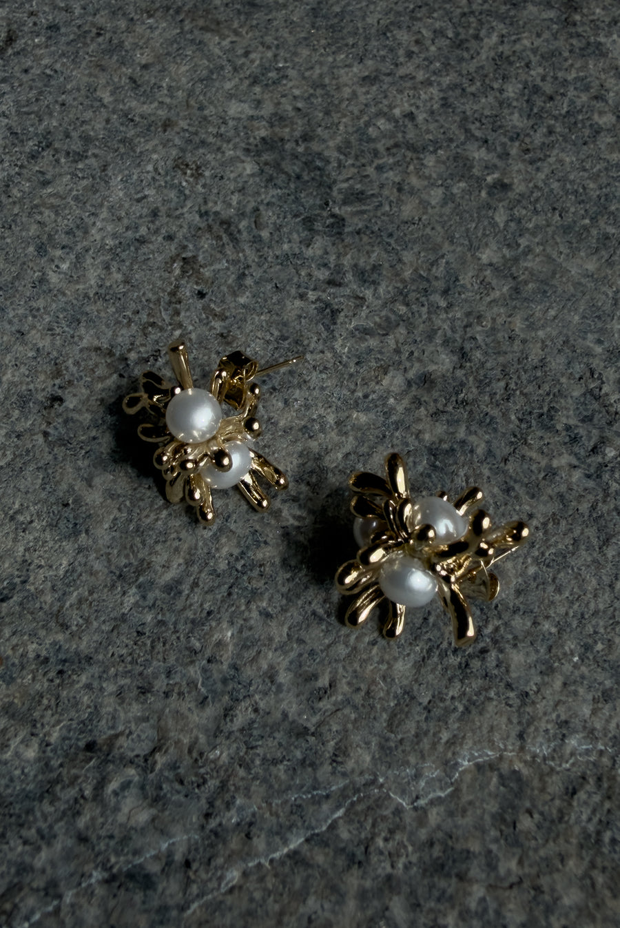 Dandelion Pearl Stud Earrings – Gold