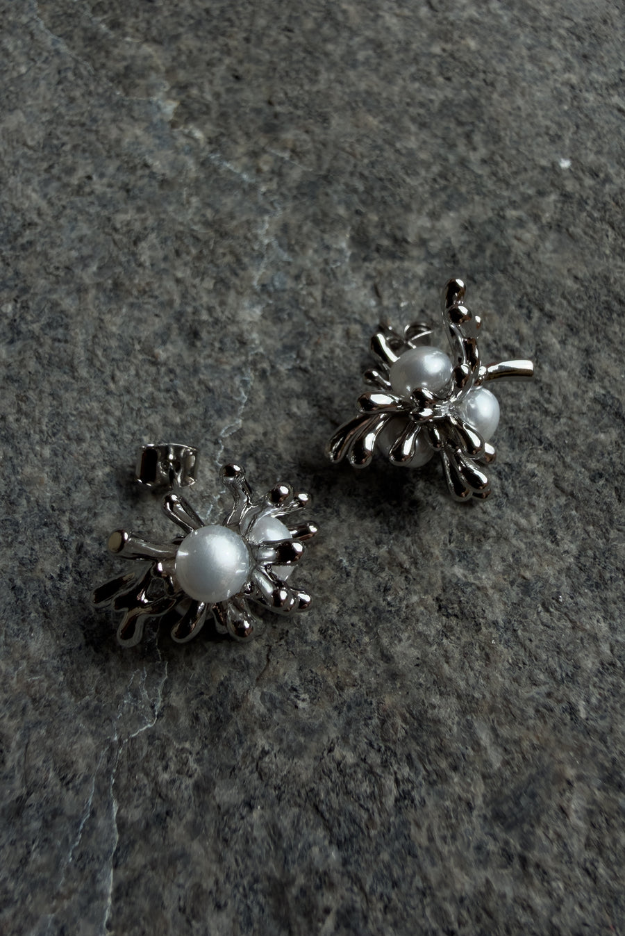 Dandelion Pearl Stud Earrings – Silver