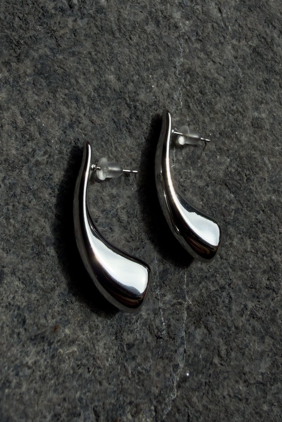 Fluid Curve Earrings – Silver