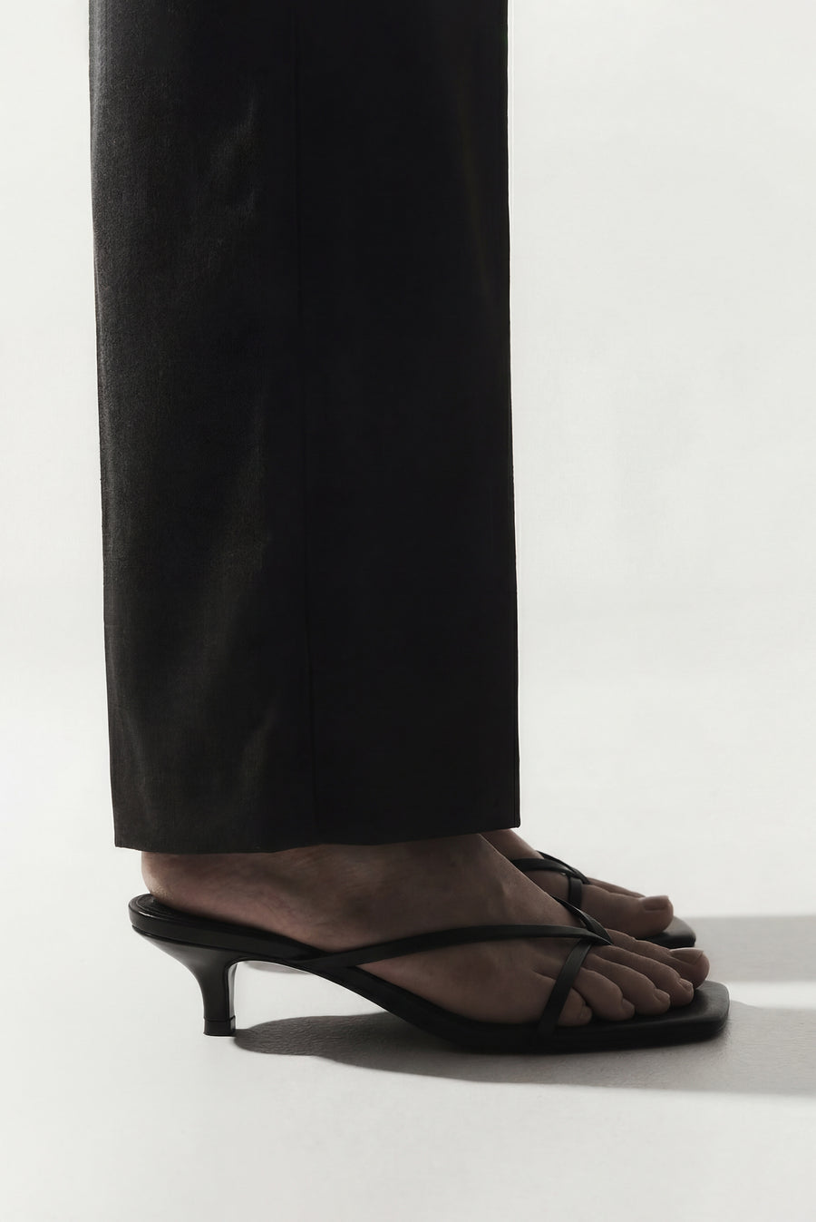 Kitten Heeled Thong Sandal - Black