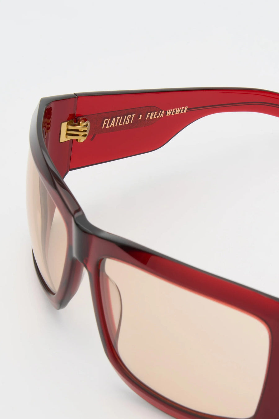 Flatlist x Freja Wewer - Fargo Sunglasses - Crystal Burgundy