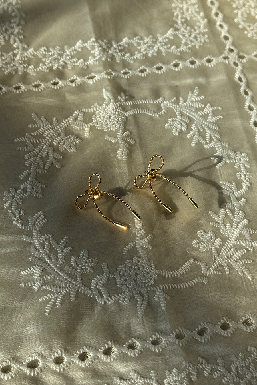 Rope Chain Bow Earrings - Gold