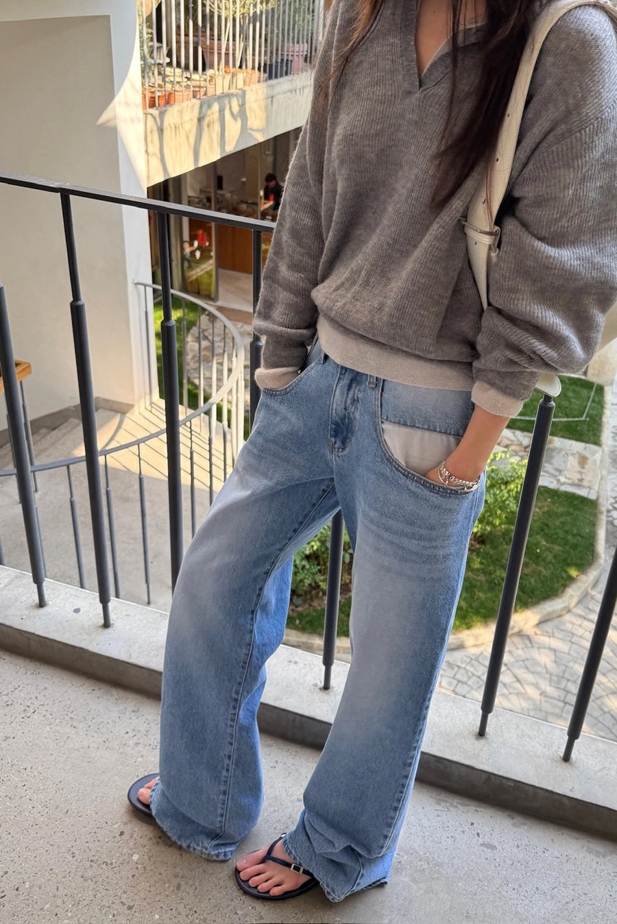 Mid-Rise Straight Jeans - Blue