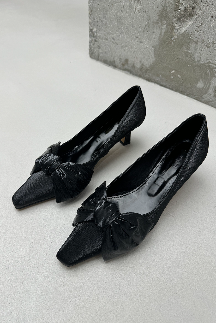 Waxed Bow Heels - Black