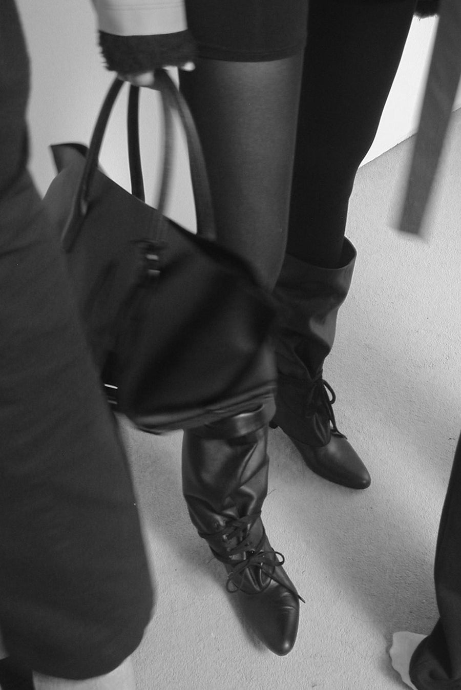 Minimalist Carryall Tote Bag - Black