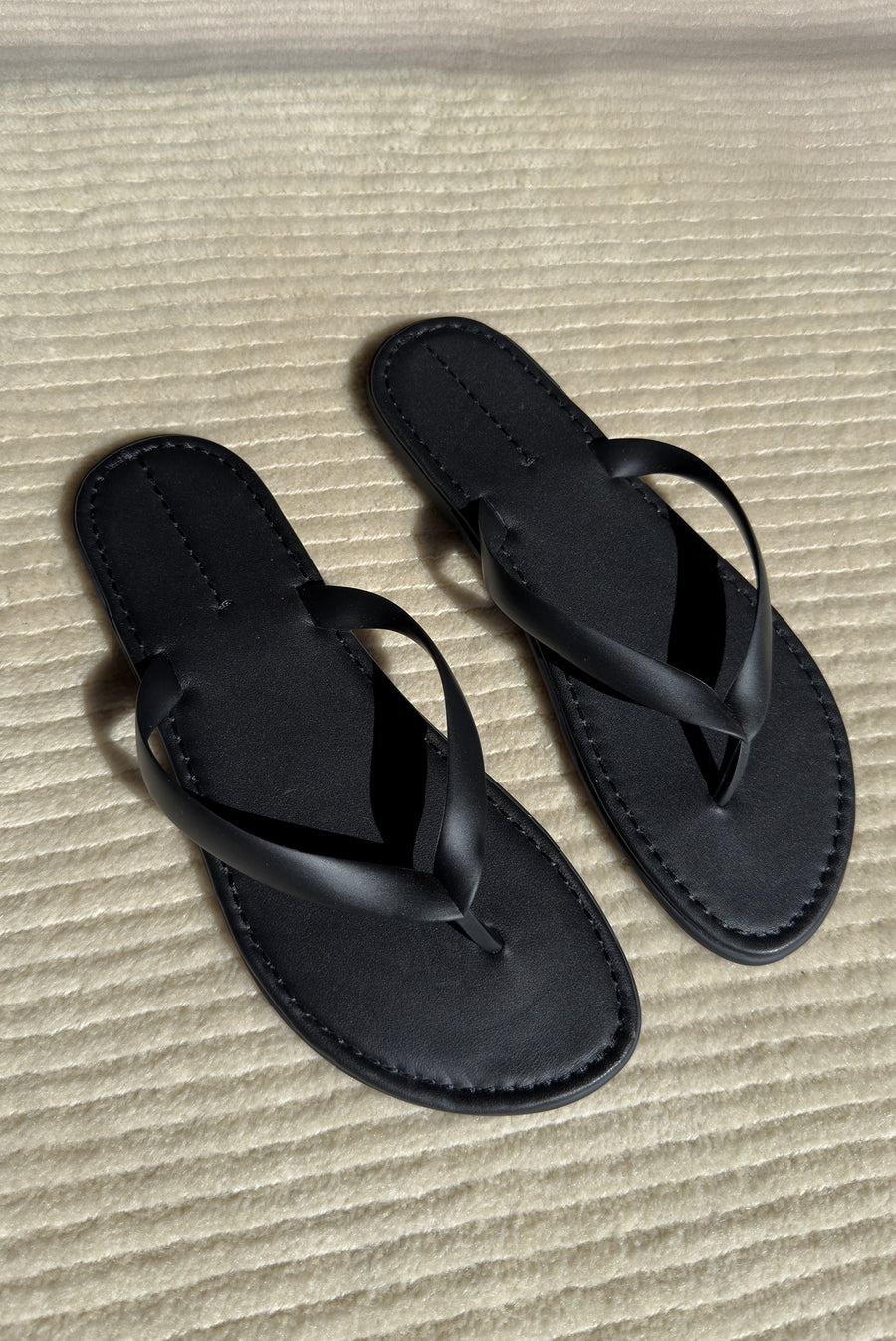 Minimalist Leather Contrast Flip Flop - Black