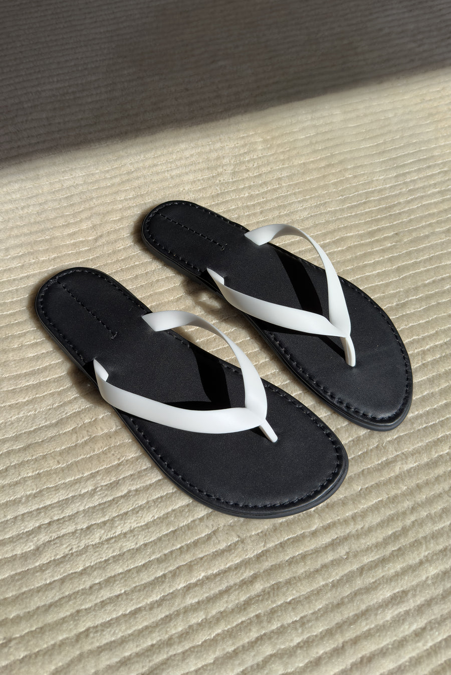 Minimalist Leather Contrast Flip Flop - White