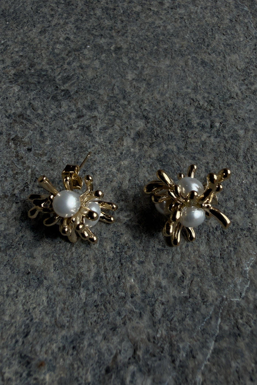 Dandelion Pearl Stud Earrings – Gold