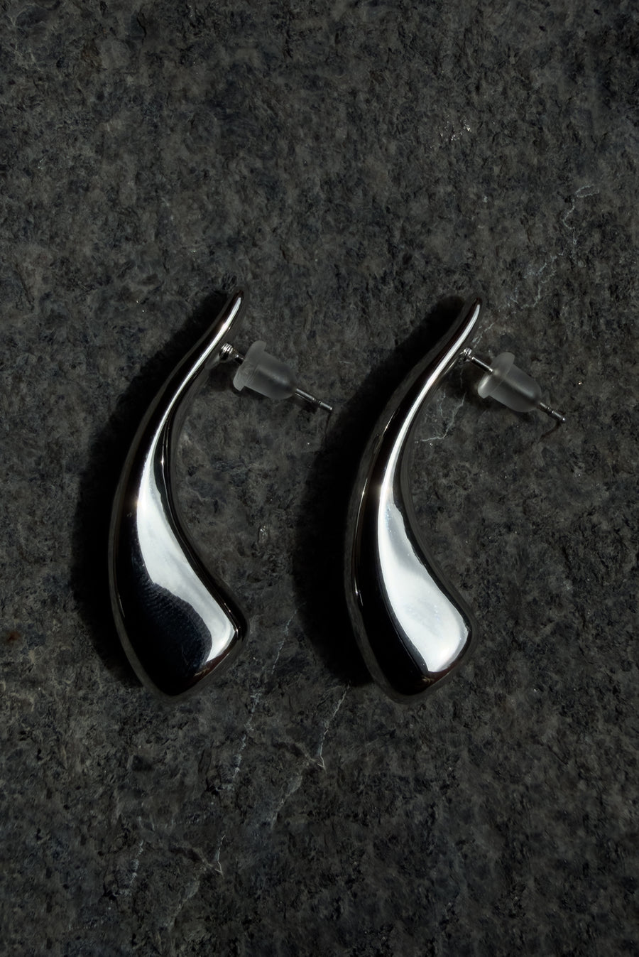 Fluid Curve Earrings – Silver