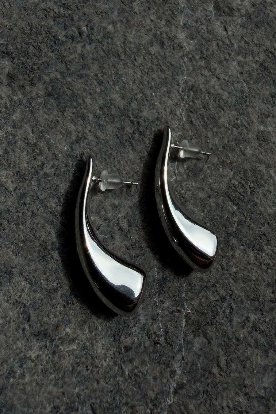 Fluid Curve Earrings – Silver