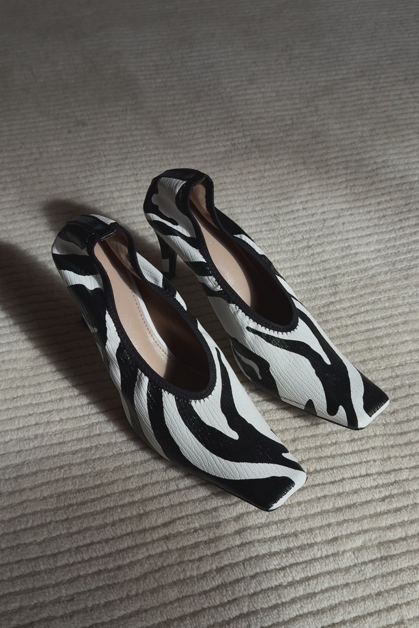 Textured Square Toe Sculpted Heel - Zebra – Simonett