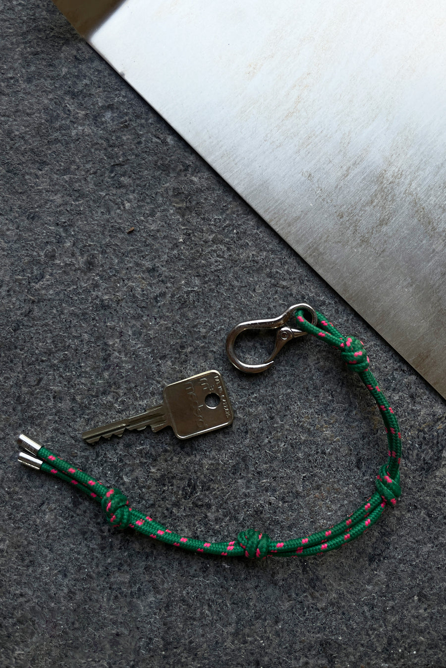 Paracord Knot Tie Keychain - Green