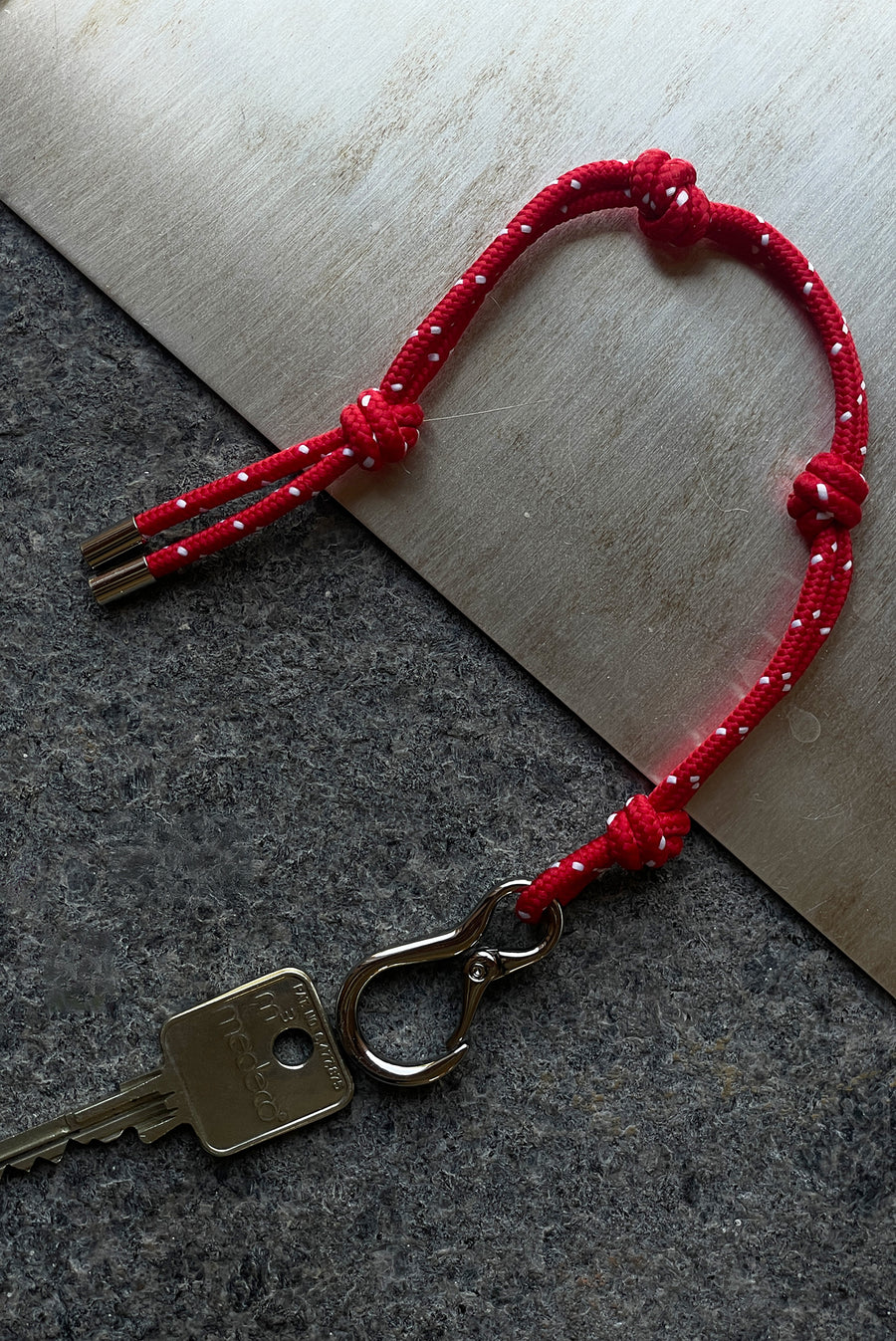 Paracord Knot Tie Keychain - Red