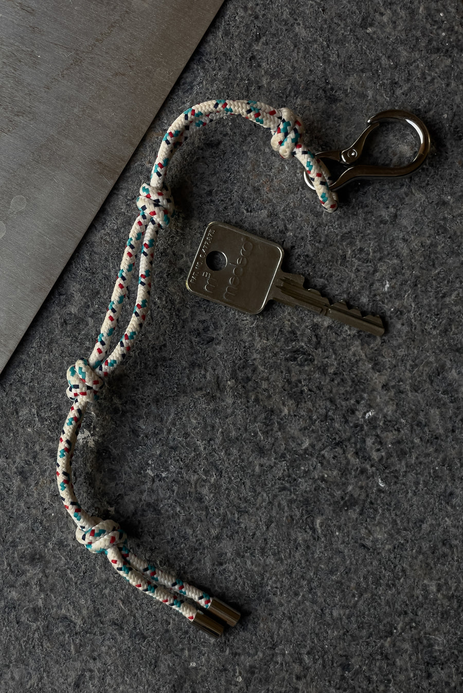 Paracord Knot Tie Keychain - White