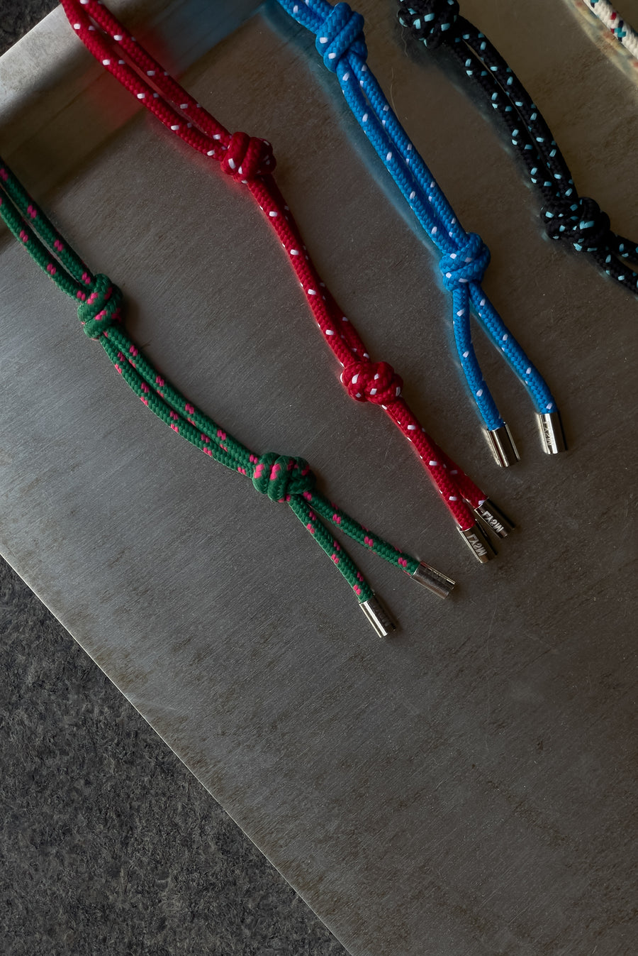 Paracord Knot Tie Keychain - Red