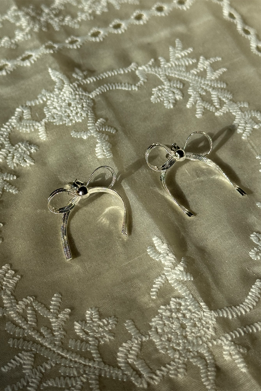Flat Chain Bow Earrings - Silver