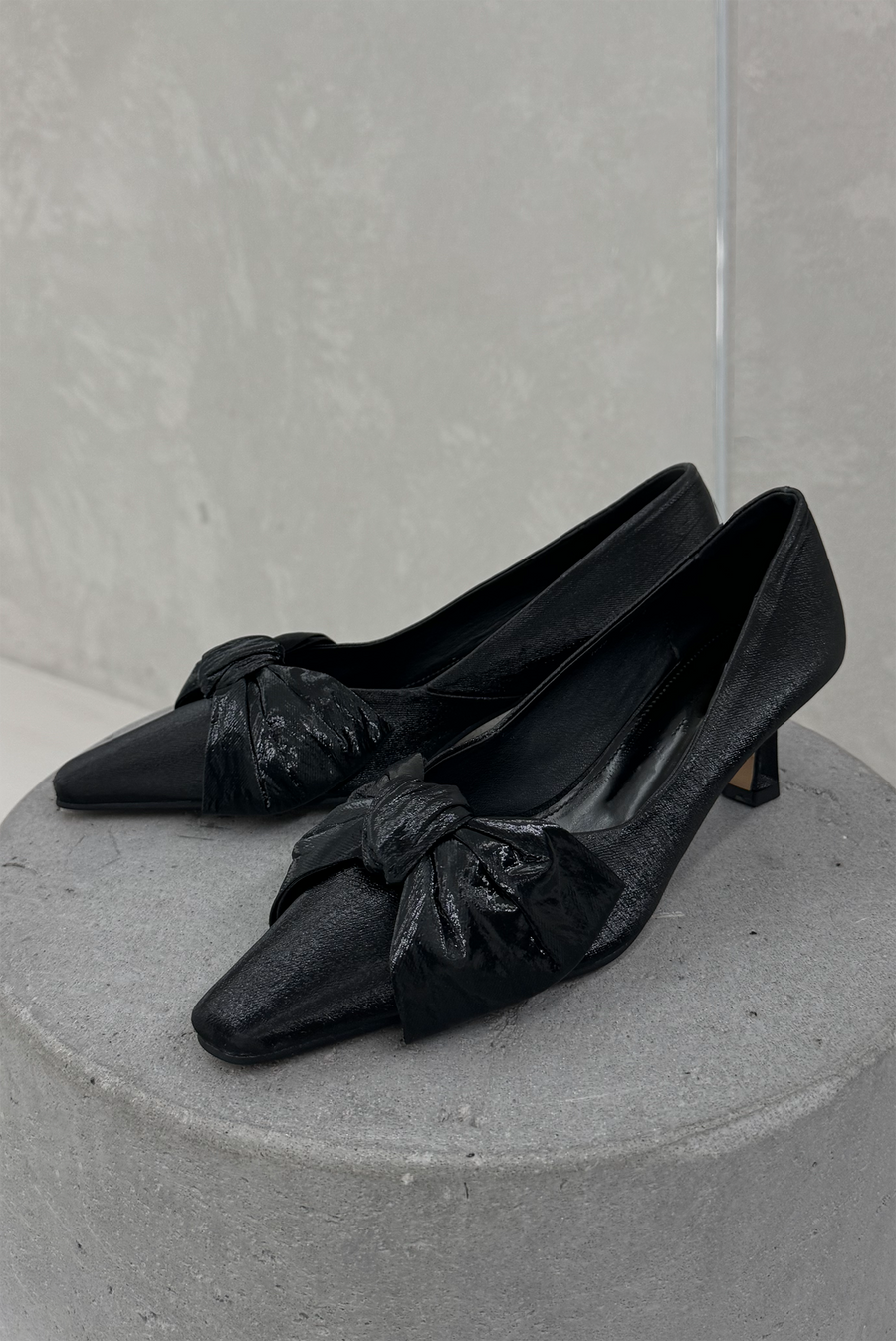 Waxed Bow Heels - Black